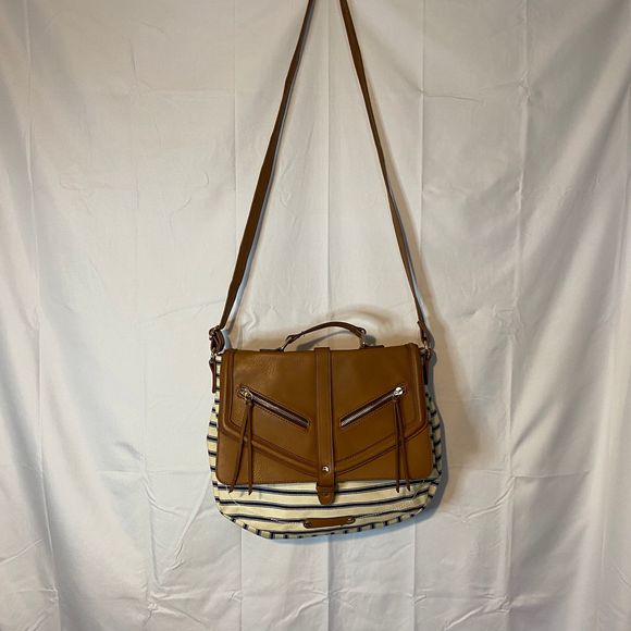 Boutique Handbags - 💕Messanger Crossbody bag